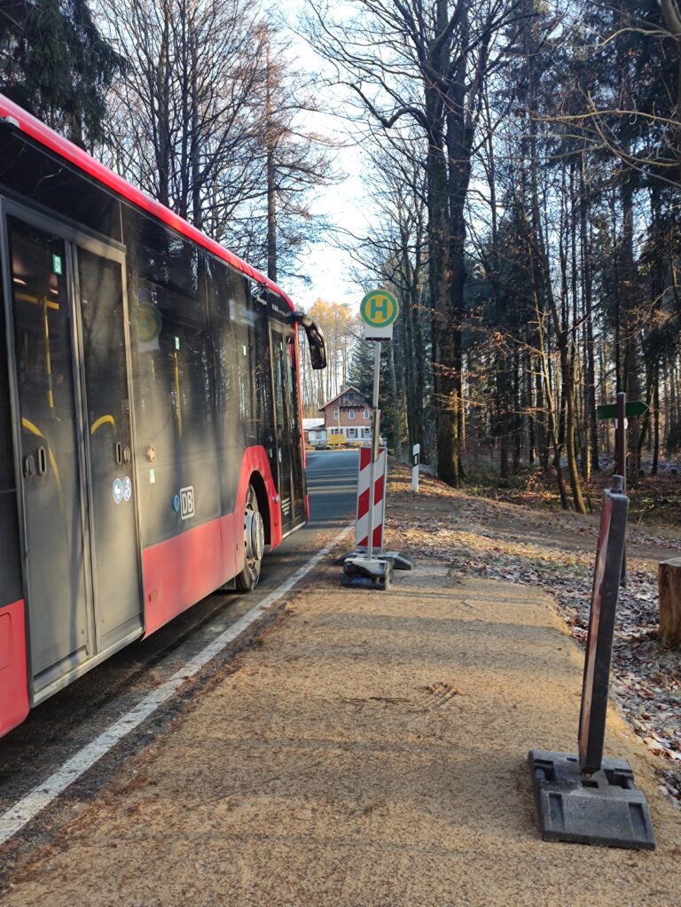 Neue Haltestelle auf der TaktBus-Linie 16 am Forsthaus in Lückendorf etabliert – Matthias Böhm berichtet über verbesserte Ausflugsmöglichkeiten!