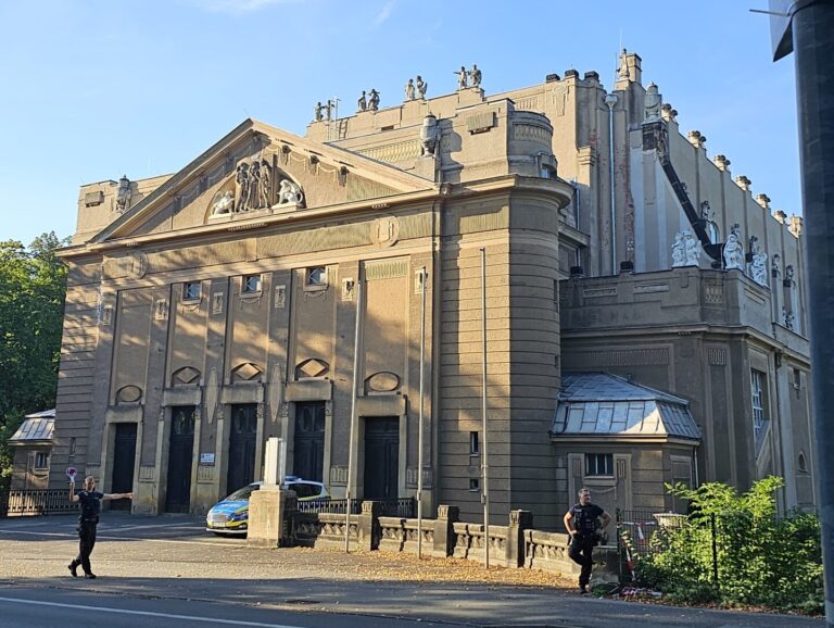 Stadtrat Görlitz: Diskussion um Farbgebung des Stadthallenanbaus